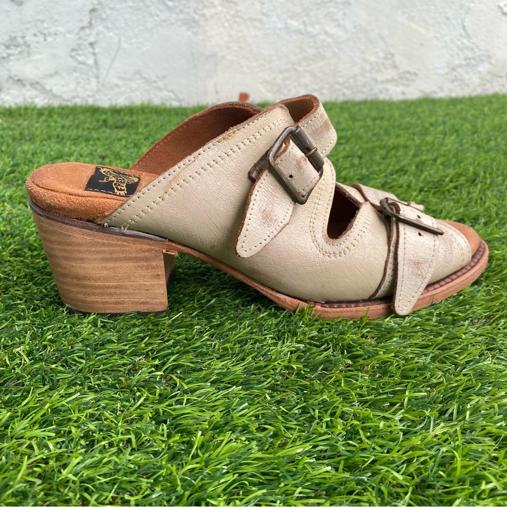 Freebird By Steven Distressed Caprice Beige Leather Buckle Heels Sandals Size 9